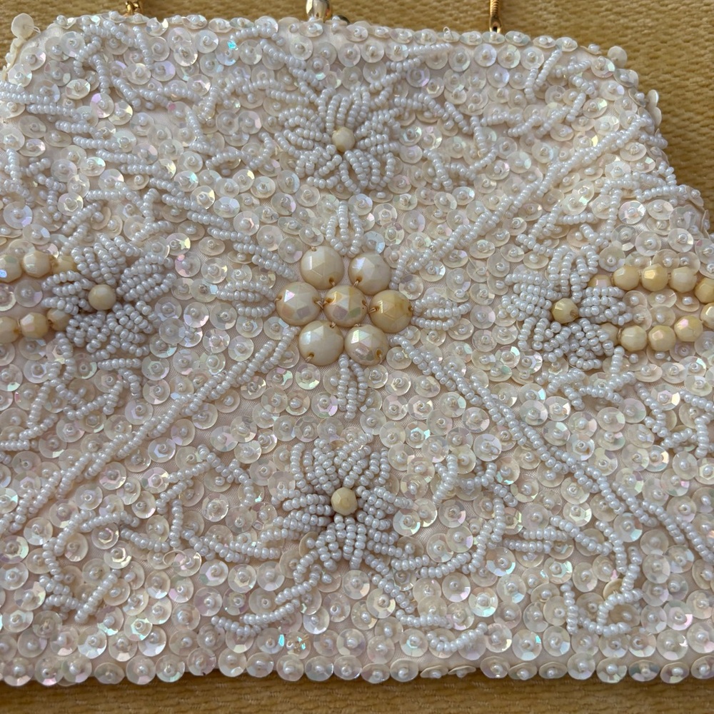 Vintage 50’s 60’s Daisy floral Elegant Beaded purse
